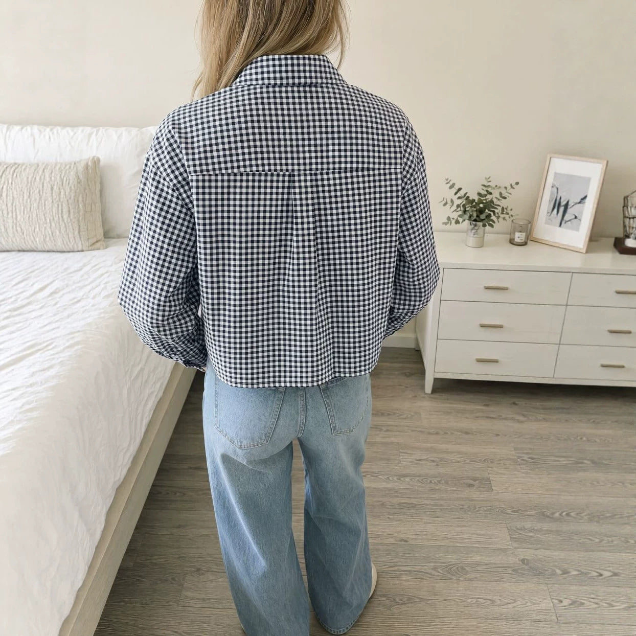 Stylish High-waisted Short Plaid Shirt Secondary image